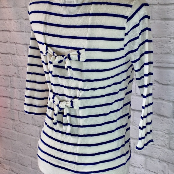 Lucky Brand Tops - 😎 Lucky Brand v neck tie back striped top